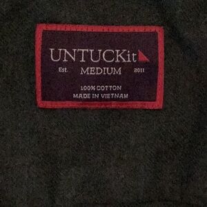 Men’s medium Untuckit button-down flannel shirt in Hunter Green